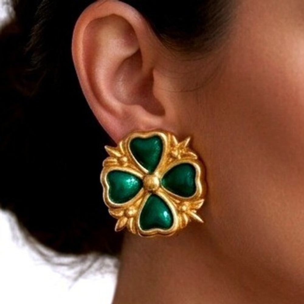 NOS Sue Ellen Gold Tone Green Enamel Four Leaf Clover Clip On Earrings 2033BLU